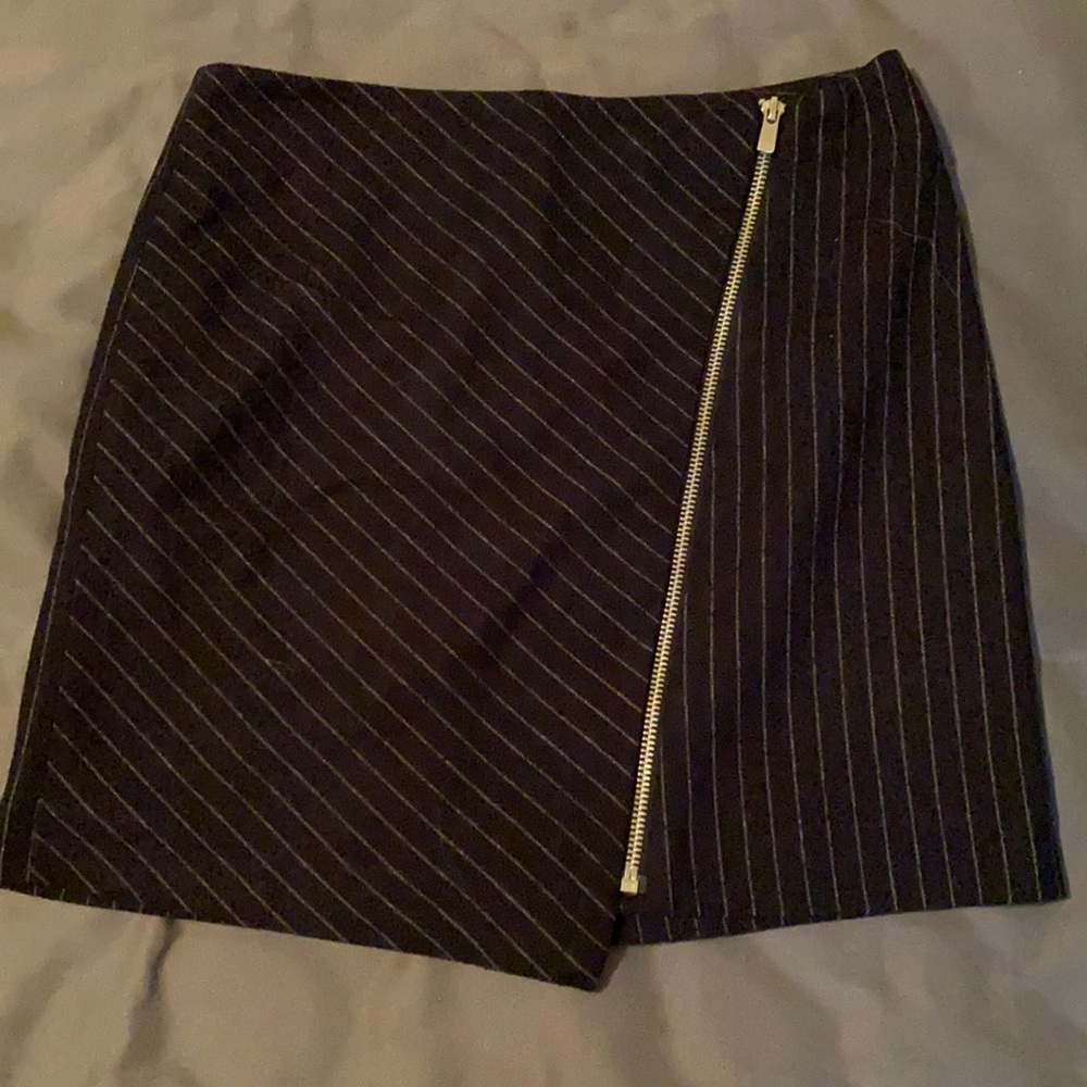 Cute black skirt